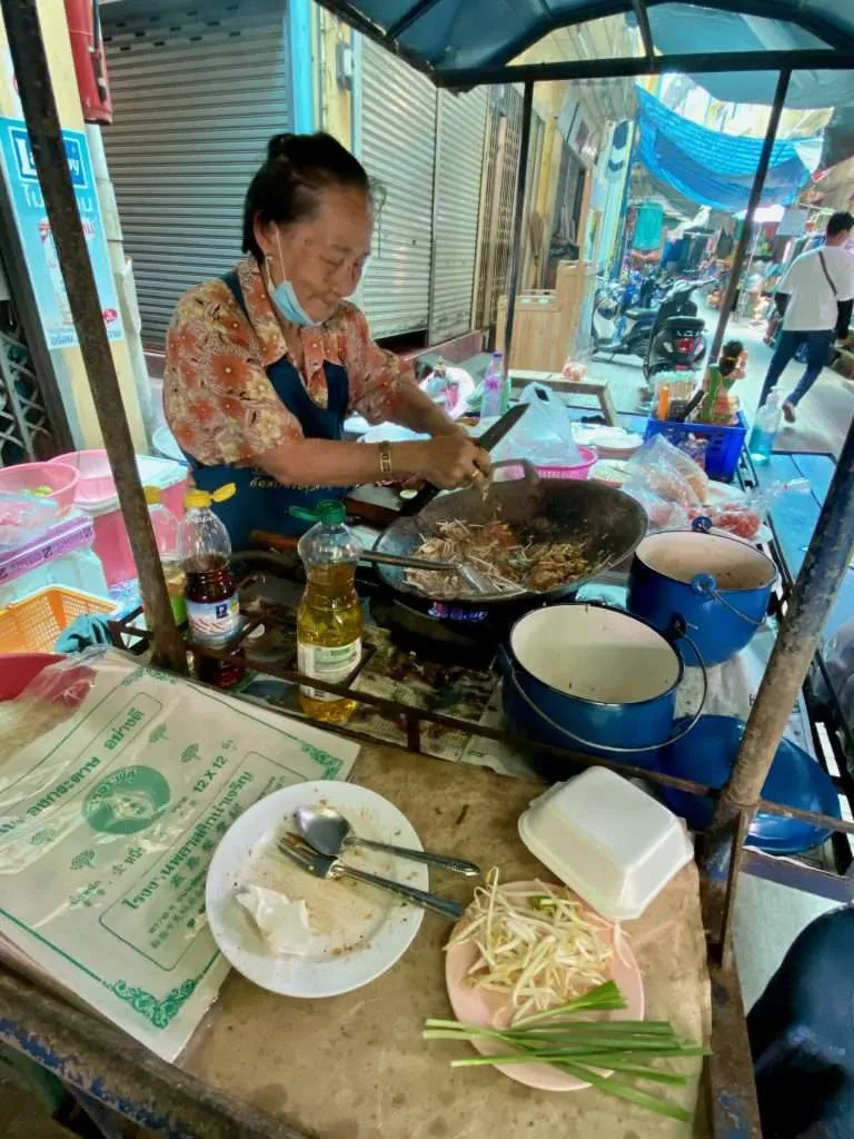 food stall in Hua Ro Market serving the best pad thai we had in Thailand