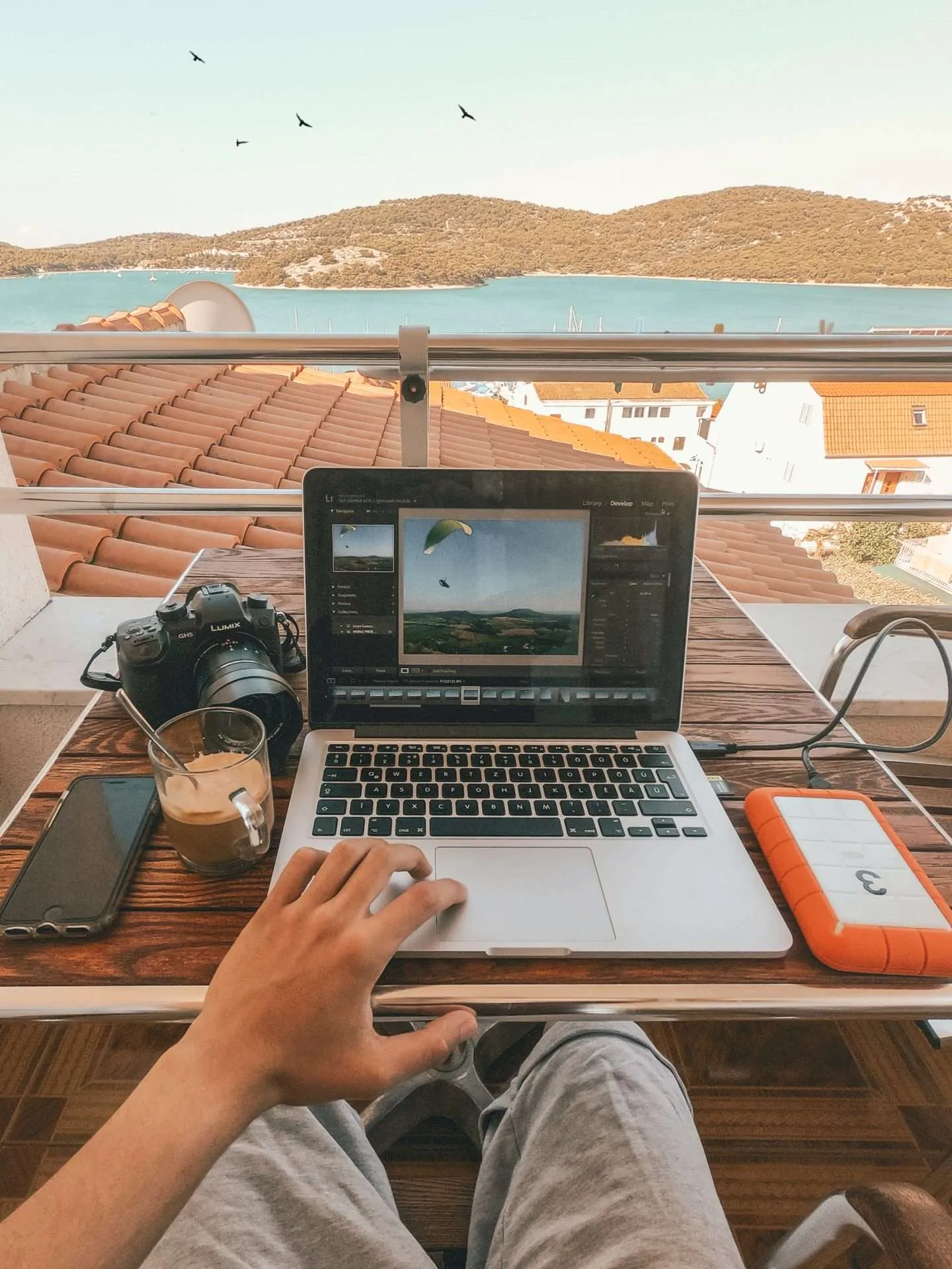 Ultimate Guide on How to Become a Digital Nomad -